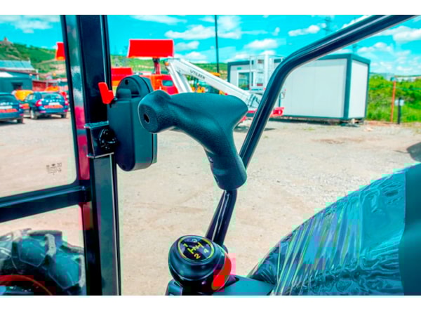 Tractor Kioti DK 5020C-EU, cabina cu AC,transmisie manuala de vanzare
